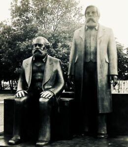 Statues de Marx et Engels à Berlin