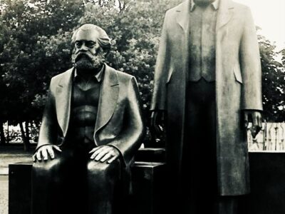 Statues de Marx et Engels à Berlin