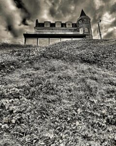 Maison en haut de la falaise