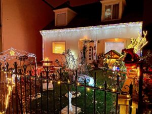 Décorations de Noël dans un jardin à Montgeron