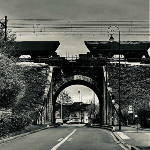 Pont et train de marchandises à Montgeron