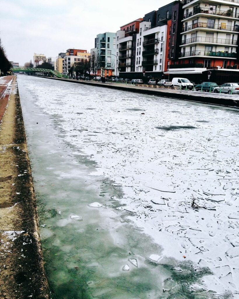 Canal de l'Ourcq gelé à Pantin en février 2012