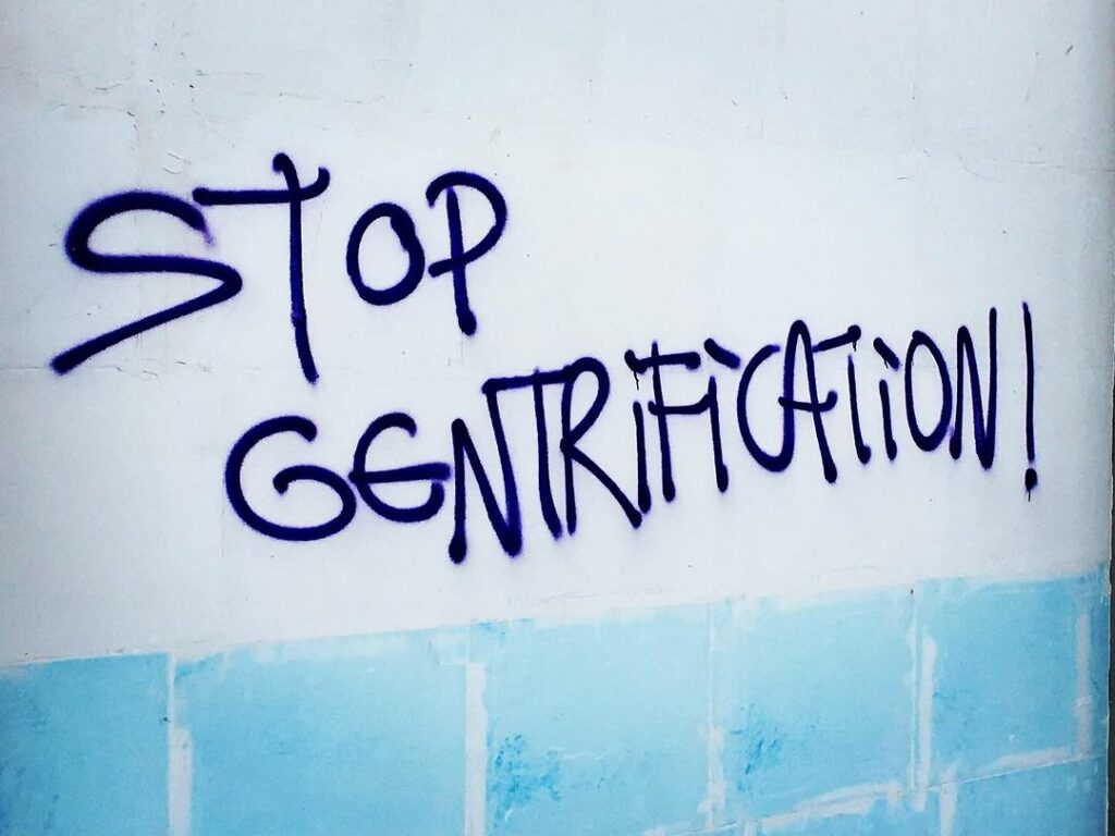 Graffiti à Pantin en 2020 : Stop gentrification !