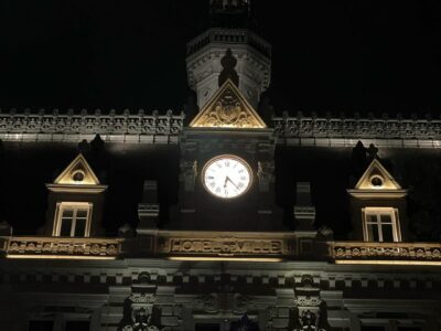 Mairie de Pantin illuminée la nuit