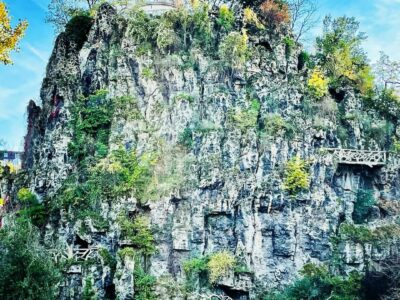 Temple de la Sybille au parc des Buttes Chaumont en 2021